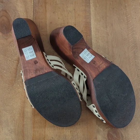 🆕🌿NICOLE FARHI SANDALS🌿 - Picture 9 of 10